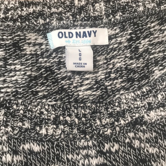 Black and white old navy sweater - Picture 2 of 3